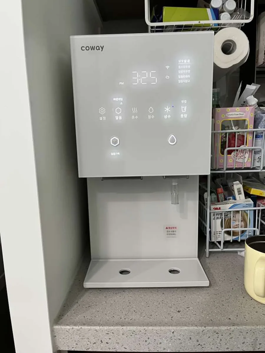 코웨이 오리지널 얼음정수기 CHPI-7400N 주방 조리대 설치 사례